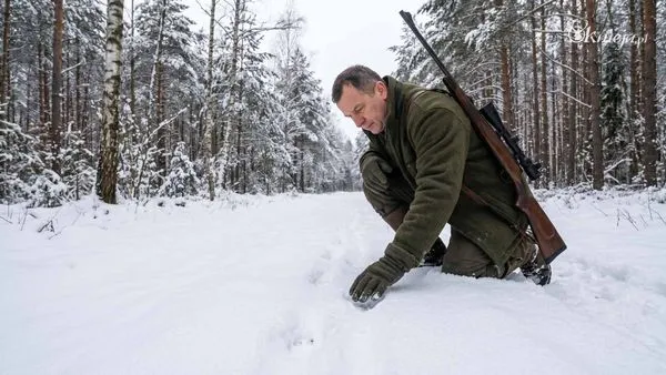Tropienie zwierzyny na śniegu